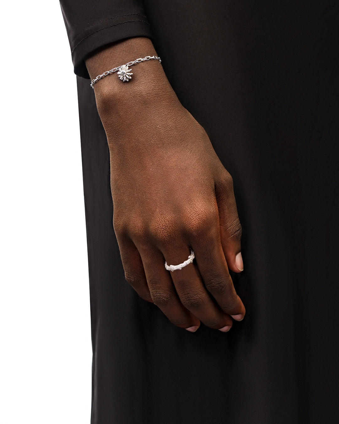 Flora Maxi Daisy Pavé Diamond White Gold Charm Bracelet