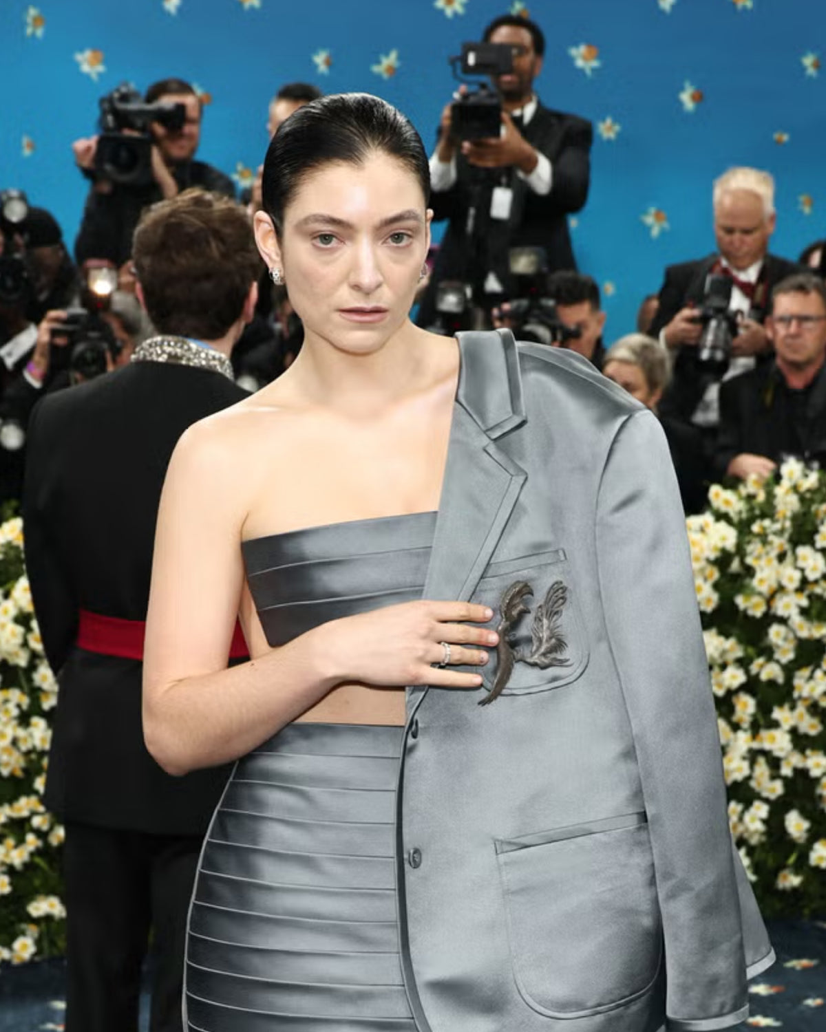 Lorde At the Met Gala 2025 wearing a grey Thom Browne suit